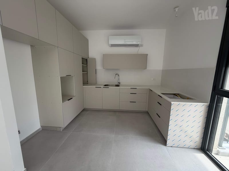 Фото с Yad2 – 5 Комнаты • 12,000 ₪, ז'בוטינסקי 6, Арлозоров, Гиватаим (1)