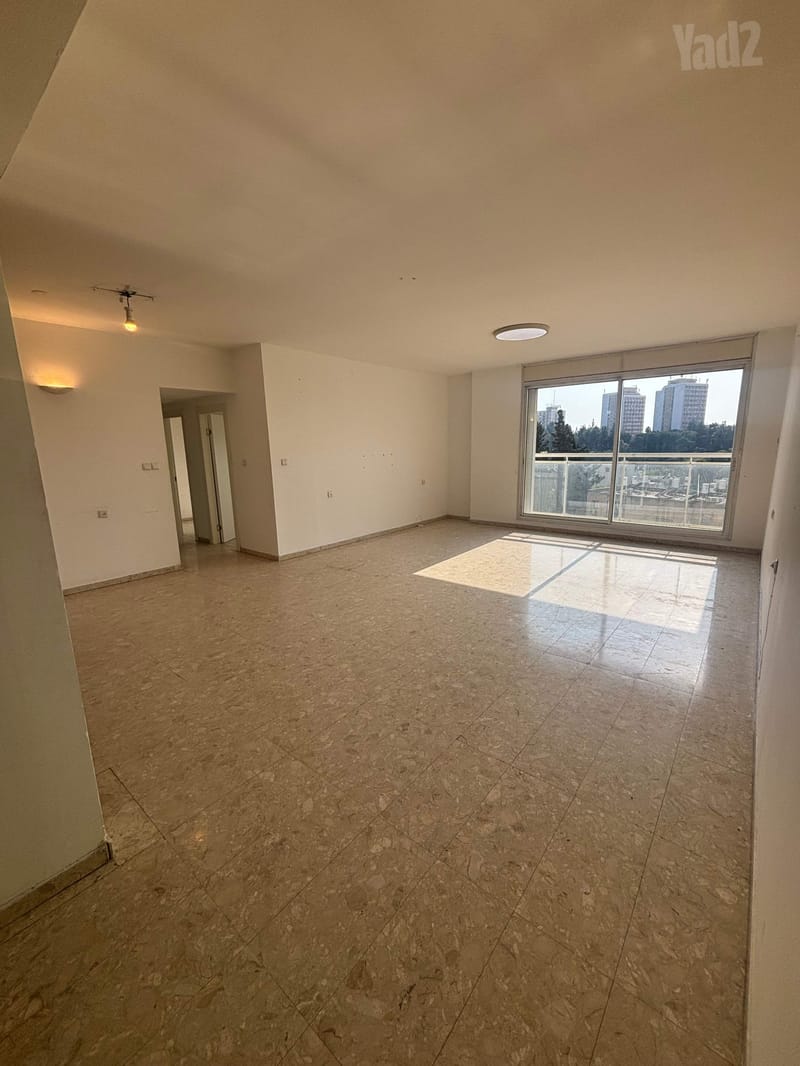 Photo from Yad2 – 5 Rooms • ₪10,000, המאבק, Shikun Hevrat Hashmal, Givatayim (1)