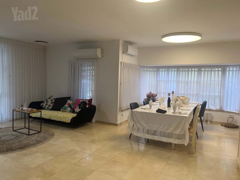 תמונה מיד2 – 9 חדרים • 8,000,000 ₪, השיקמים 15, רמתיים, הוד השרון (1)