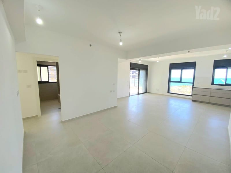 תמונה מיד2 – 5 חדרים • 8,900 ₪, יהורם גאון 8, שכונה דרום חדש, בת ים (1)