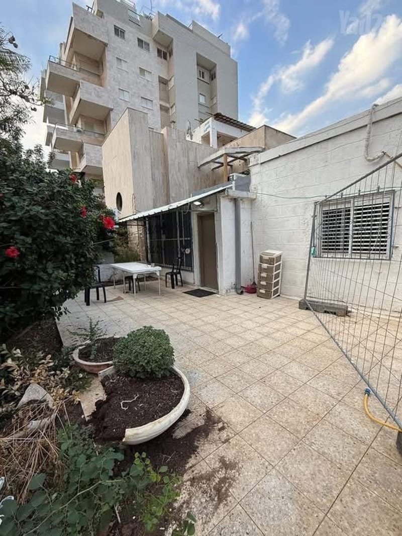 תמונה מיד2 – 5 חדרים • 6,500 ₪, בילינסון 7, צפון מערב מרכז העיר, נתניה (1)
