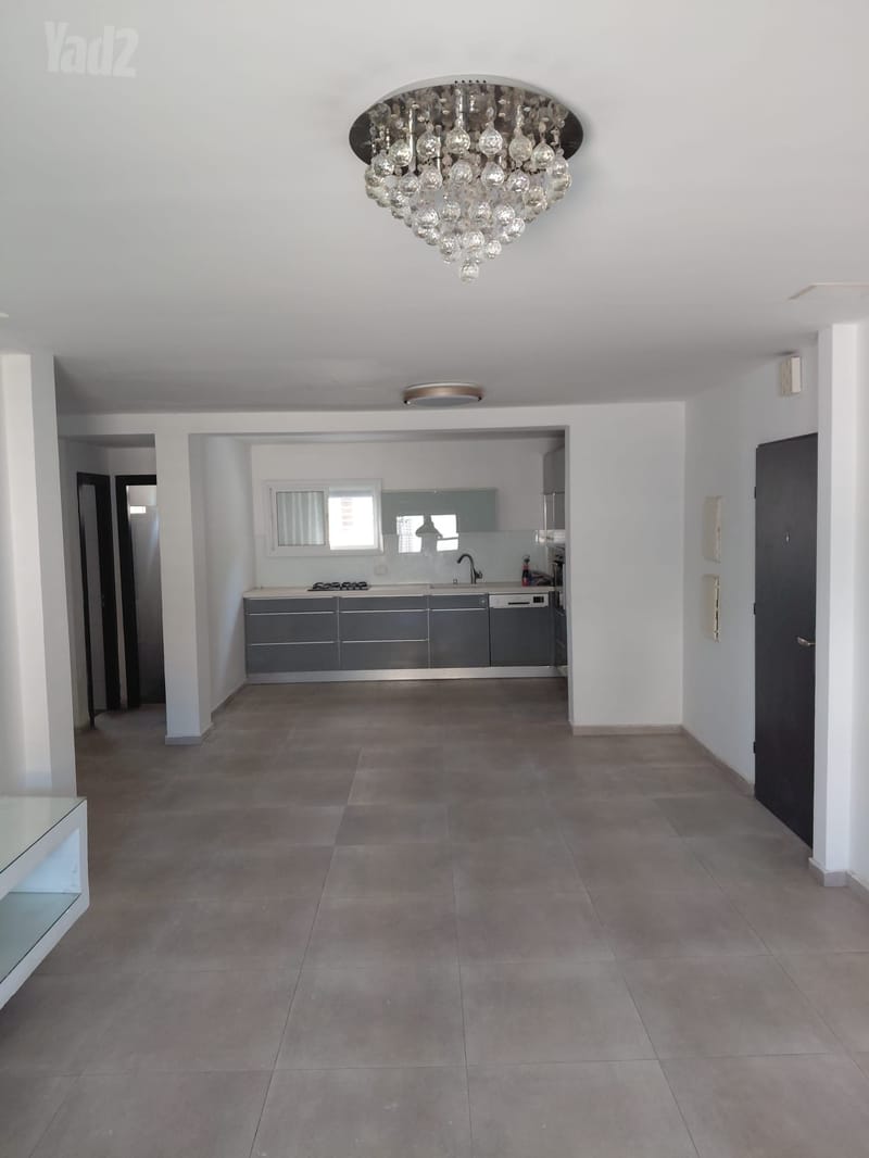תמונה מיד2 – 3 חדרים • 4,900 ₪, גיבורי ישראל 7, נווה זית, לוד (1)
