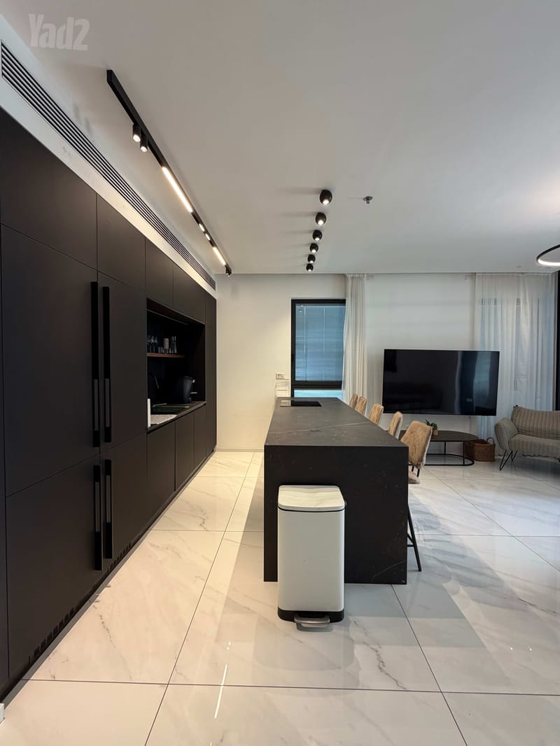 Фото с Yad2 – 3 Комнаты • 14,900 ₪, ש"י עגנון, Кохав Ацафон, Тель-Авив (1)