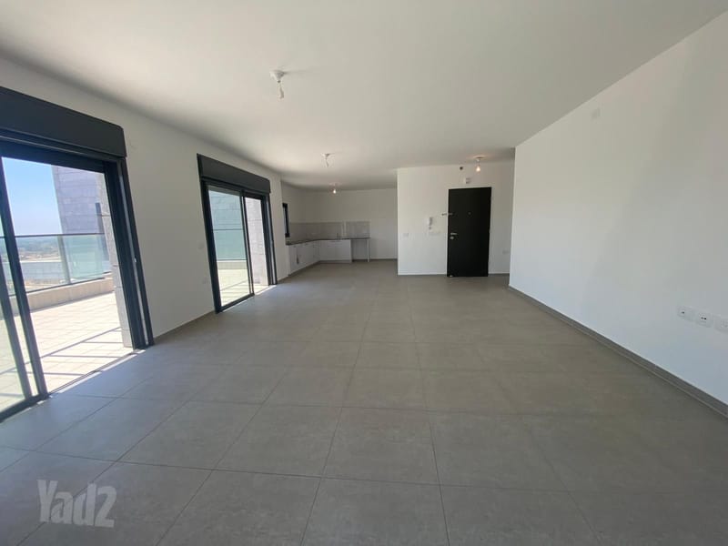 תמונה מיד2 – 6 חדרים • 11,900 ₪, תבור 7, בית בפארק, אור יהודה (1)
