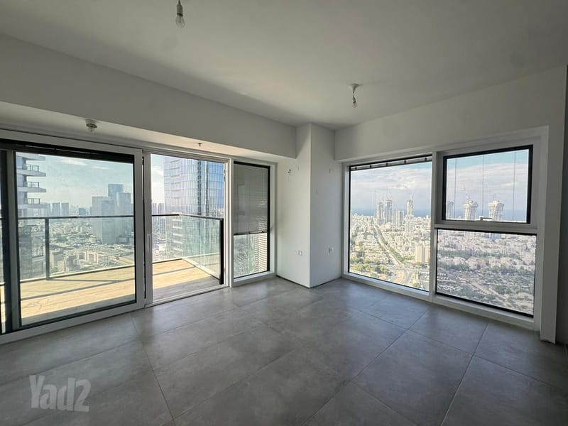 Photo from Yad2 – 5 Rooms • ₪4,500,000, Hi Tower, City, Givatayim (1)