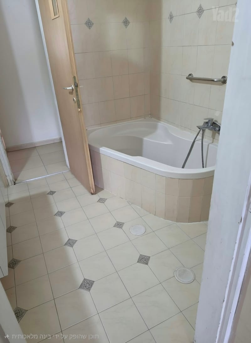 תמונה מיד2 – 4 חדרים • 8,800 ₪, שלונסקי 10, נאות שקמה, ראשון לציון (1)
