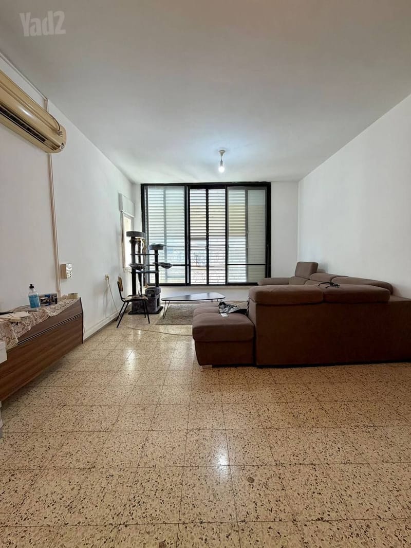 Photo from Yad2 – 5 Rooms • ₪3,600, שדרות בן גוריון 60, Savinia, Kiryat Bialik (1)
