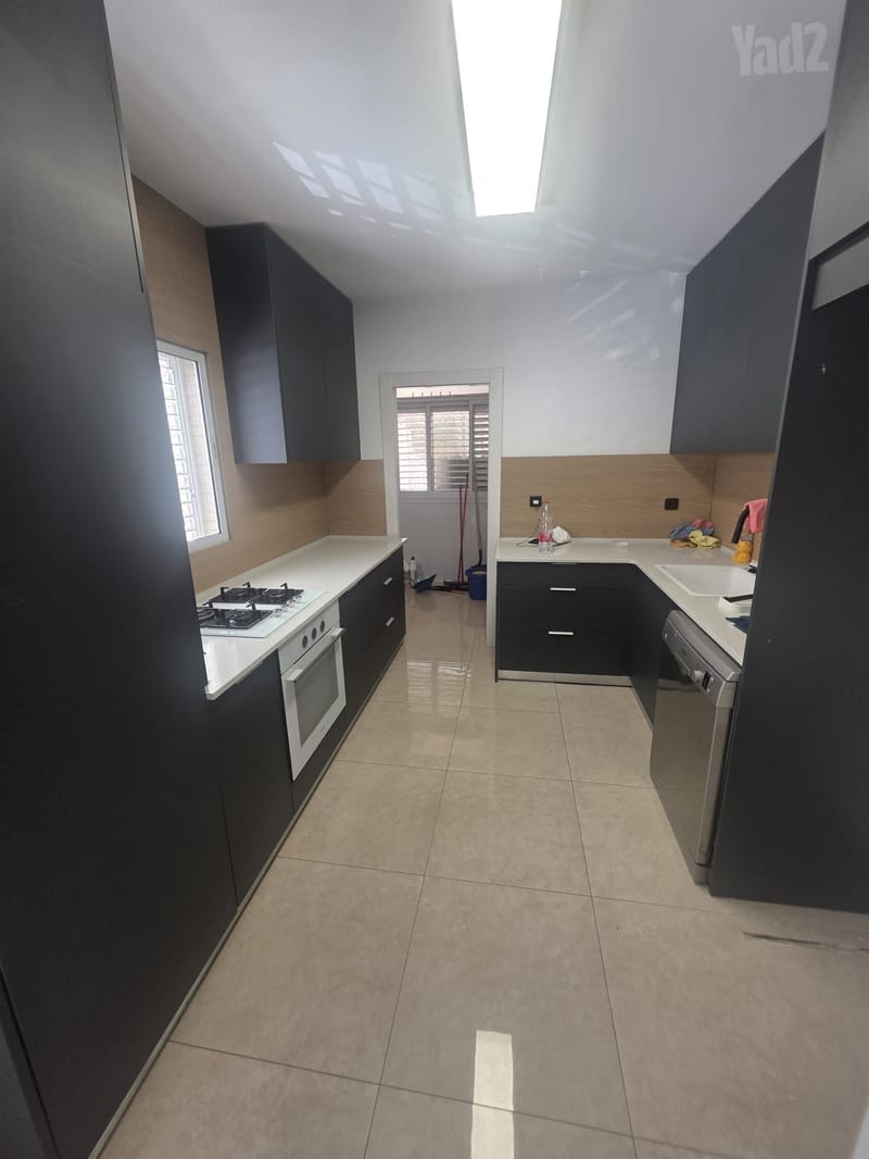 תמונה מיד2 – 5.5 חדרים • 10,900 ₪, הרב נריה 11, נאות שקמה, ראשון לציון (1)