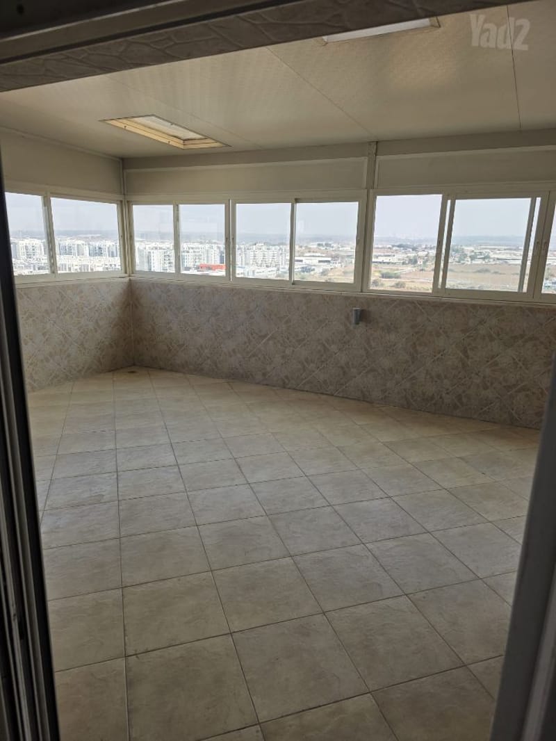 תמונה מיד2 – 4 חדרים • 5,500 ₪, חטיבת הראל 1, נאות יצחק, לוד (1)