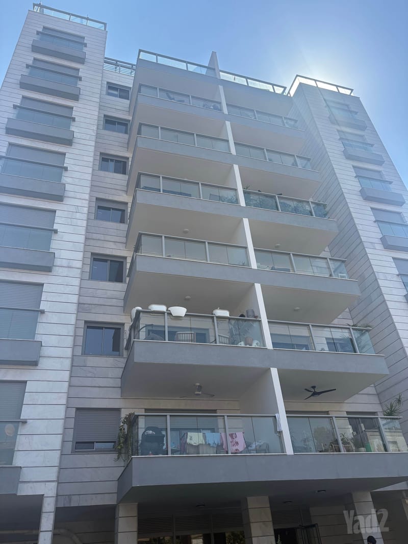 תמונה מיד2 – 5 חדרים • 4,190,000 ₪, המעגל 3, פועלי הרכבת, גבעתיים (1)