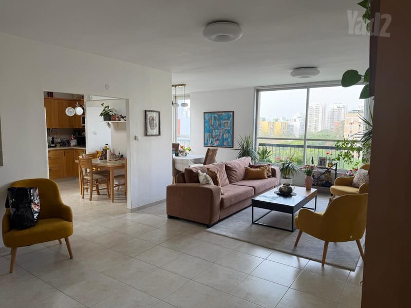 Photo from Yad2 – 4.5 Rooms • ₪12,000, חיים לבנון 97, Neve Avivim, Tel Aviv (1)