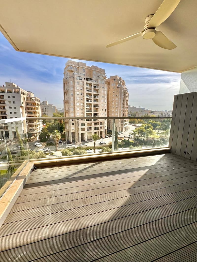 Photo from Yad2 – 5 Rooms • ₪14,000, שדרות לוי אשכול, Tochnit L, Tel Aviv (1)
