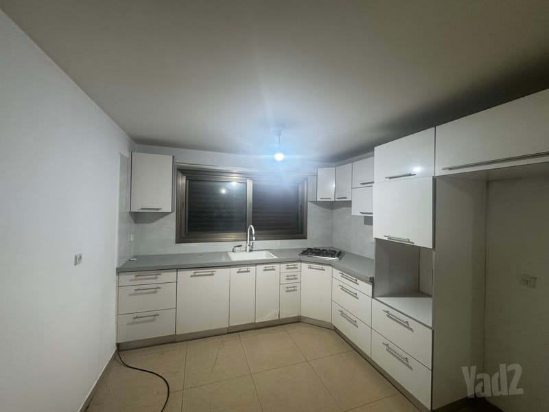 Фото с Yad2 – 4 Комнаты • 6,500 ₪, יוסף חיים 15, Кирьят-Гиора, Ор-Йехуда (1)