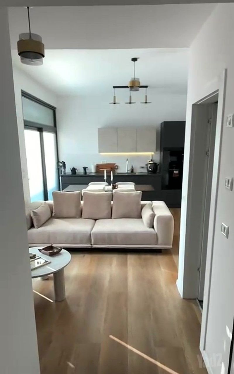 תמונה מיד2 – 2 חדרים • 9,500 ₪, נחלת בנימין 13, לב תל אביב, תל אביב (1)
