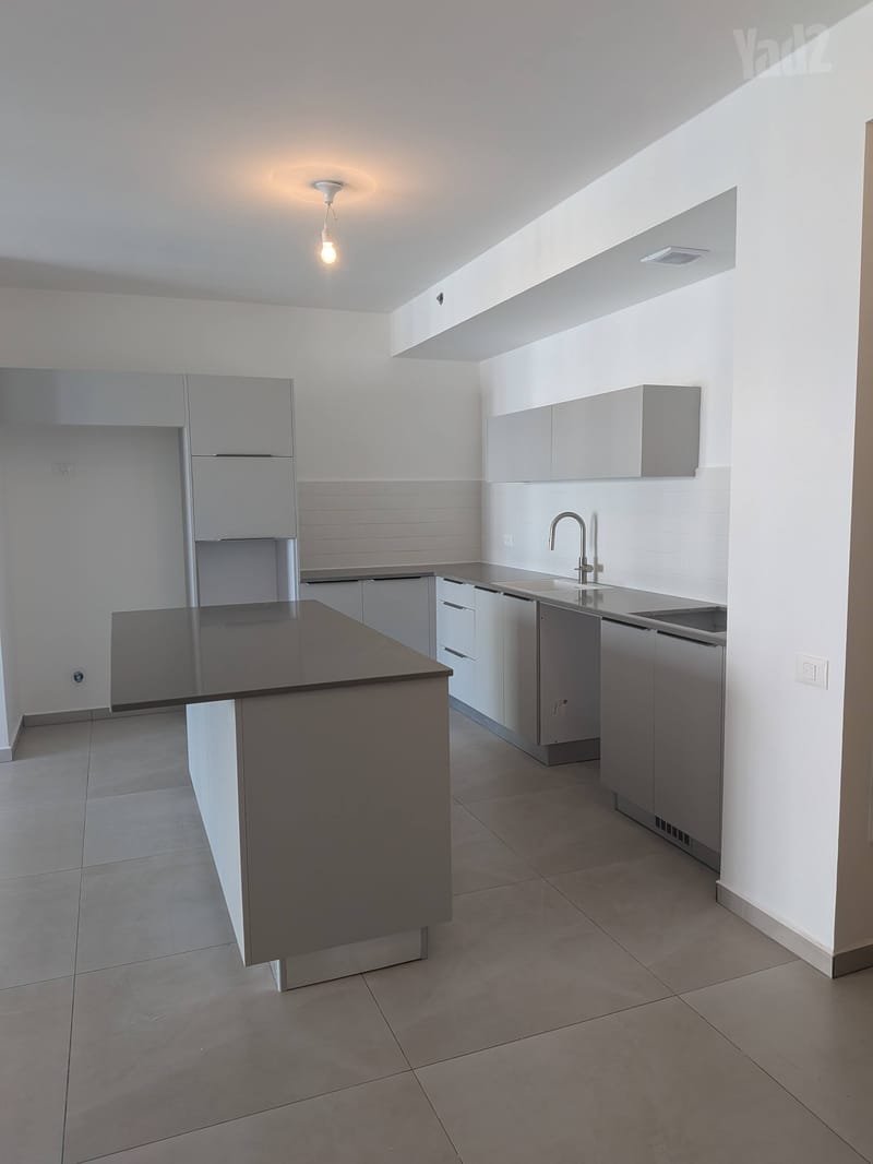 Photo from Yad2 – 5.5 Rooms • ₪8,100, שדרות הרצל 1, HaKirya - CBD, Ashdod (1)
