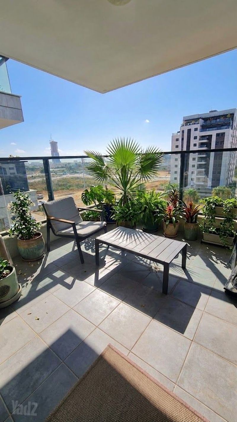 תמונה מיד2 – 3 חדרים • 3,370,000 ₪, ליד פארק גליל ים, הרצליה (1)