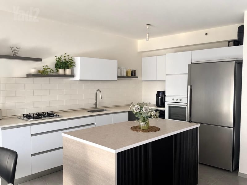 תמונה מיד2 – 5 חדרים • 7,800 ₪, קדושי קהיר 14, רוטשילד - עצמאות, בת ים