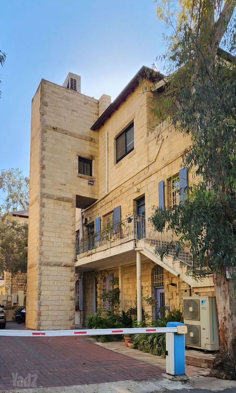 תמונה מיד2 – 3 חדרים • 11,800 ₪, יהושע בן נון, המושבה היוונית, ירושלים
