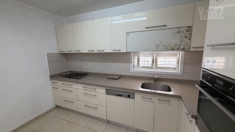 תמונה מיד2 – 4 חדרים • 1,970,000 ₪, אברבנאל 17, רמב"ם, ראשון לציון (1)
