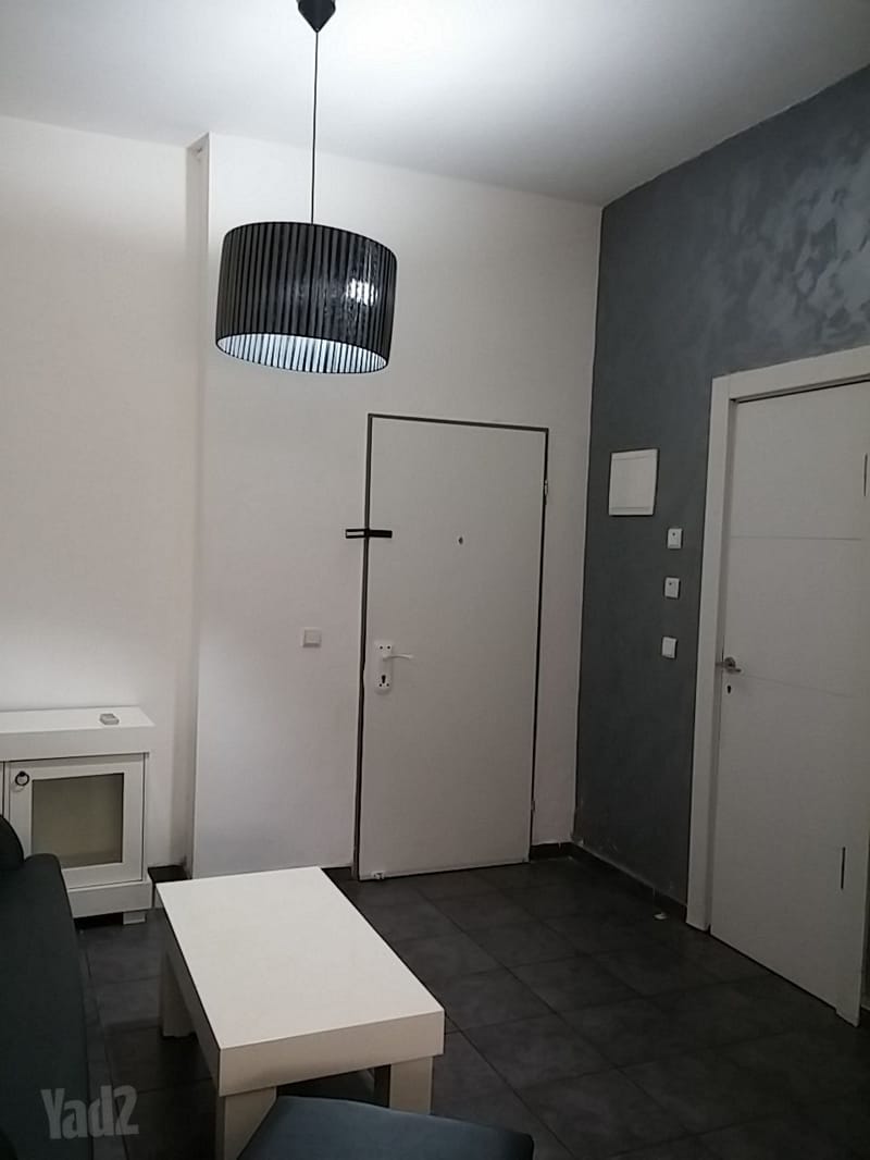 Photo from Yad2 – 2 Rooms • ₪3,600, הרקון 9, HaBursa, Ramat Gan (1)