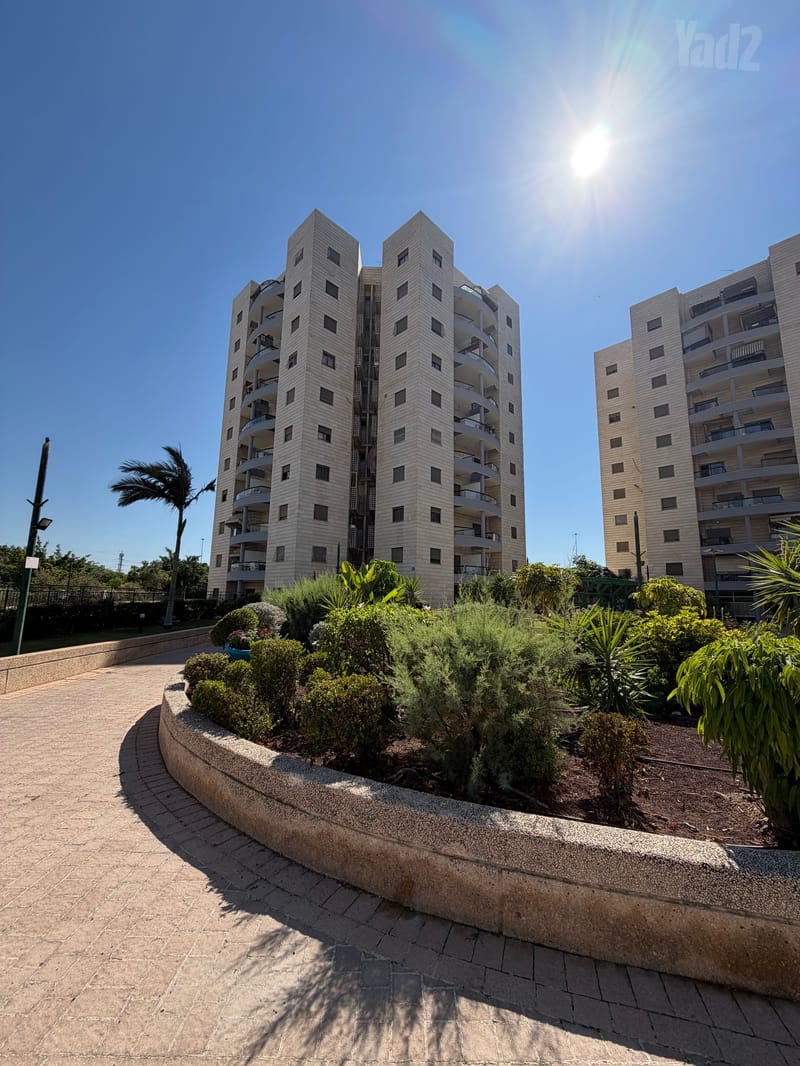 תמונה מיד2 – 2.5 חדרים • 1,890,000 ₪, ליד המכללה למנהל, קריית חתני פרס נובל, ראשון לציון (1)