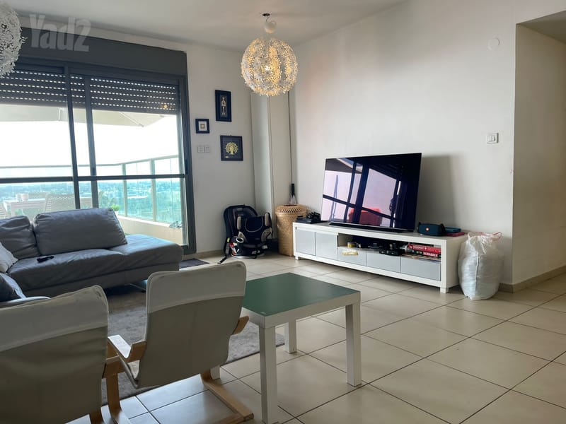 תמונה מיד2 – 5 חדרים • 7,450 ₪, אלונים 12, קרית השרון, נתניה (1)