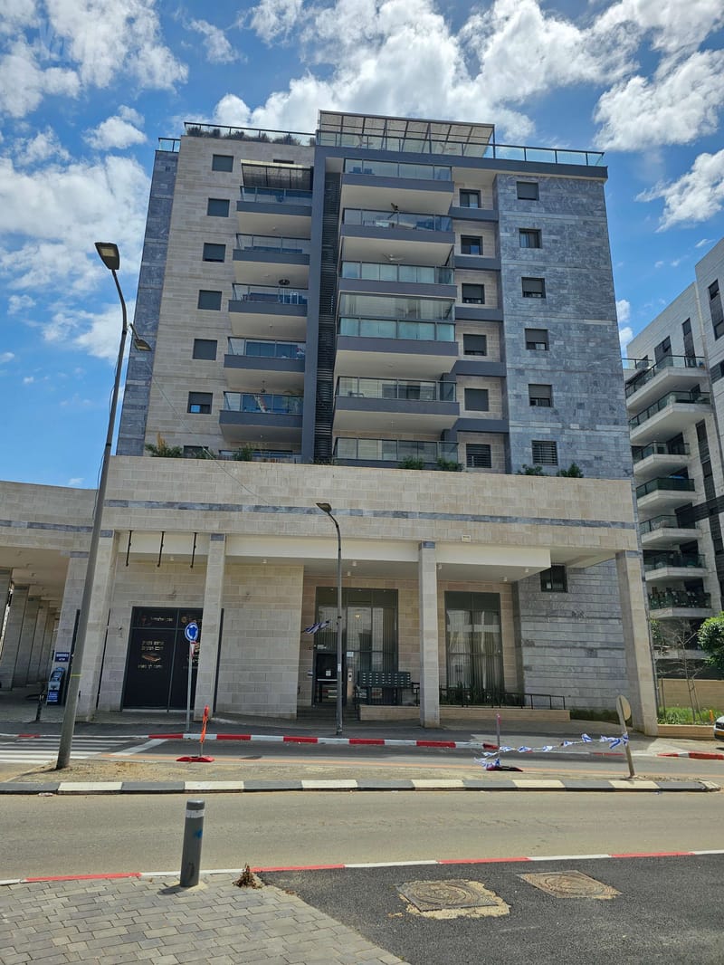 תמונה מיד2 – 6 חדרים • 8,900 ₪, שער יפו 8, נרקיסים, ראשון לציון (1)