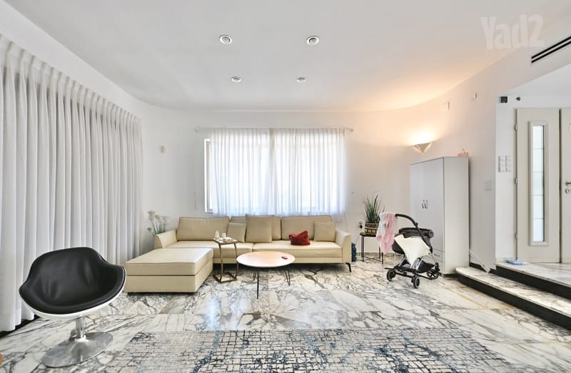 תמונה מיד2 – 8 חדרים • 5,950,000 ₪, כורש, נווה חוף, ראשון לציון (1)
