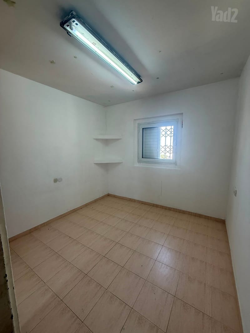 תמונה מיד2 – 4 חדרים • 4,900 ₪, כרמל 4, נווה זית, לוד (1)