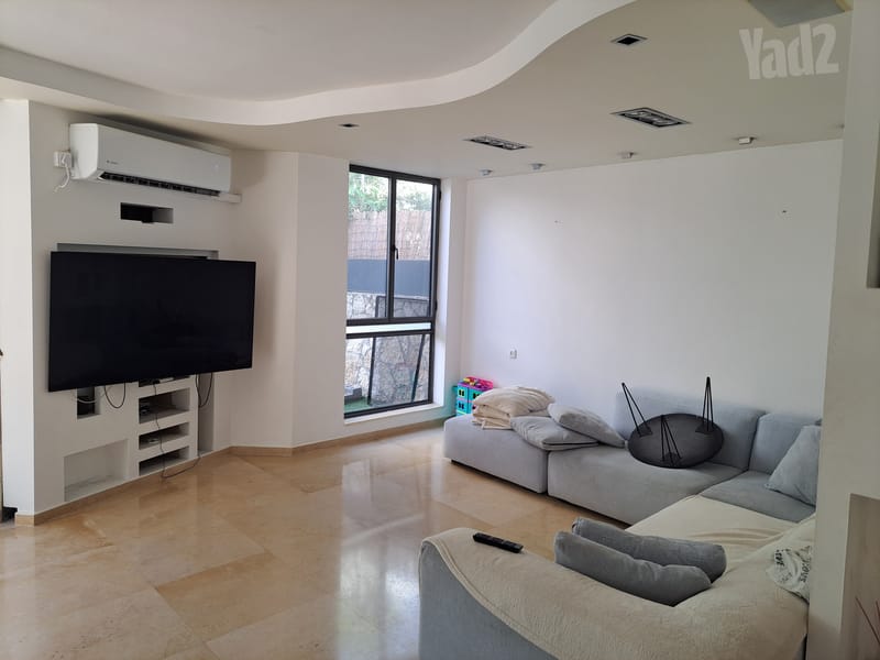 Photo from Yad2 – 7 Rooms • ₪16,800, Ganei Tzahala, Ramot Tzahala, Tel Aviv (1)