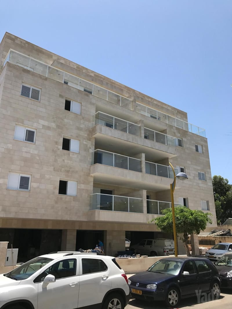 תמונה מיד2 – 5 חדרים • 8,000 ₪, גולומב 56, קריית עבודה, חולון (1)