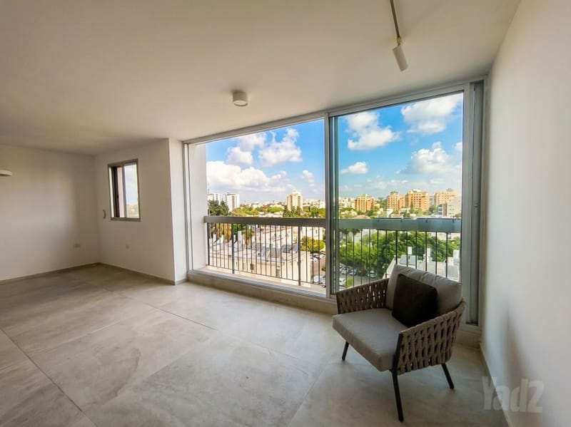 Photo from Yad2 – 5 Rooms • ₪8,700, Neve Amirim, Herzliya (1)