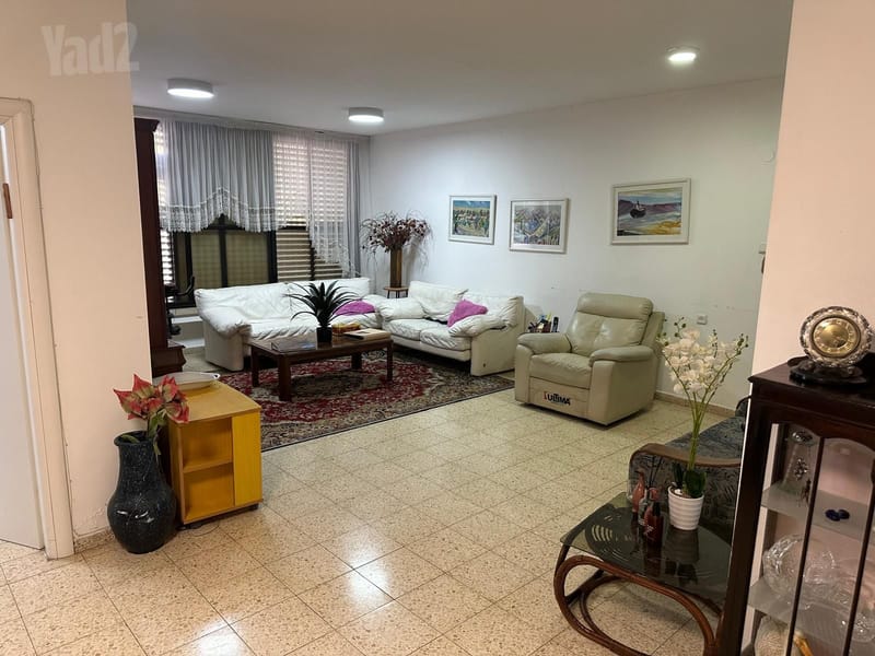 תמונה מיד2 – 4 חדרים • 4,200,000 ₪, שדרות וייצמן 10, קריית יערים, רמת השרון (1)