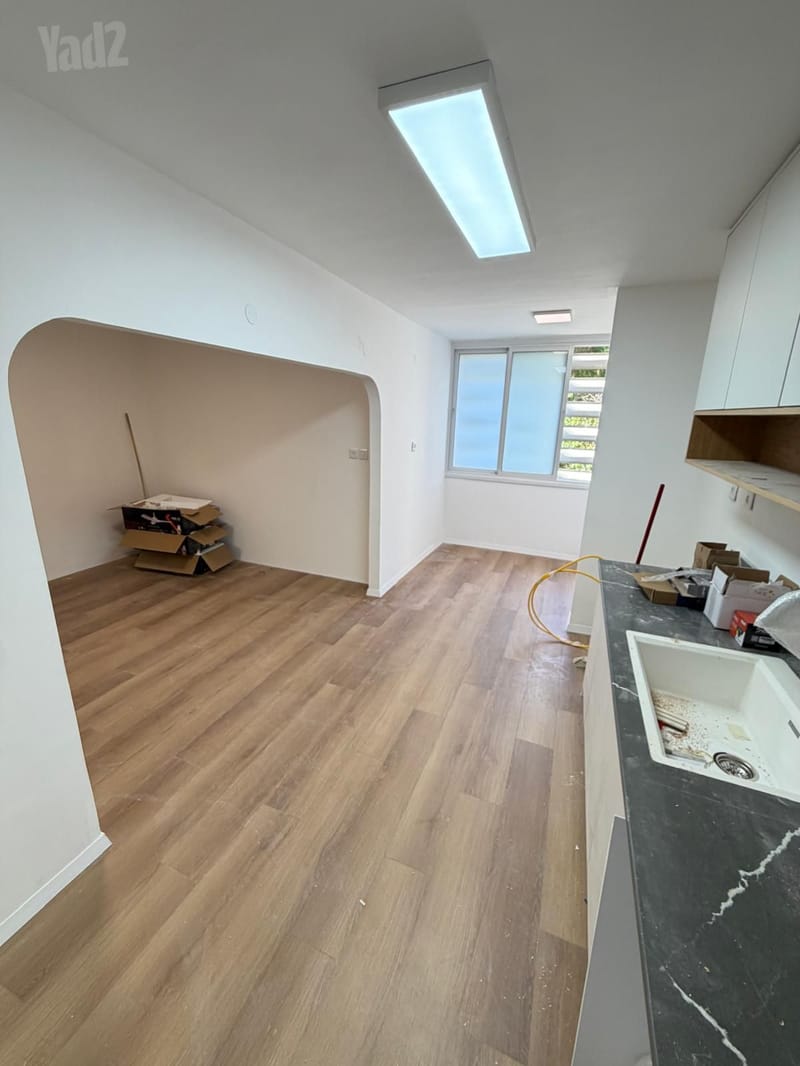 תמונה מיד2 – 4 חדרים • 8,000 ₪, מנדס, קריית קריניצי, רמת גן (1)