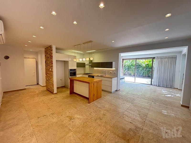 תמונה מיד2 – 3 חדרים • 8,900 ₪, הכרמל 17, שיכוני מזרחי, כפר סבא (1)