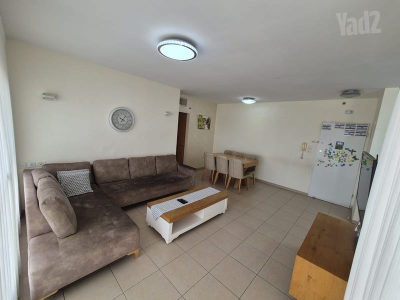 תמונה מיד2 – 4 חדרים • 7,500 ₪, חזית חמש 11, תל גיבורים, חולון (1)