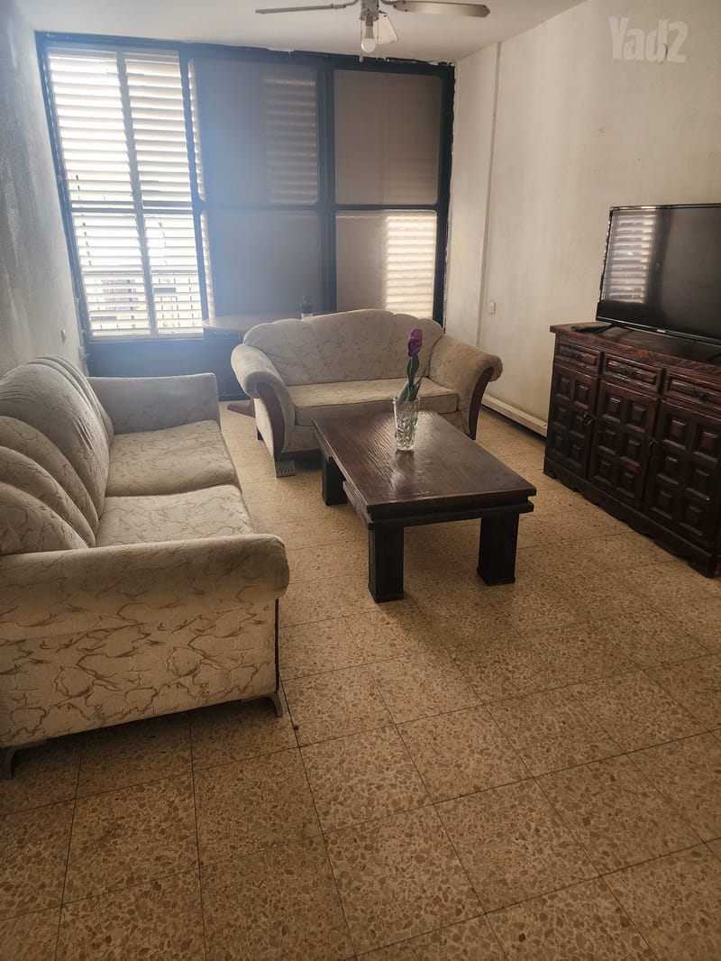 תמונה מיד2 – 2 חדרים • 4,500 ₪, ישראל בן ציון 19, שכונה דרום מערב - ותיק, בת ים (1)