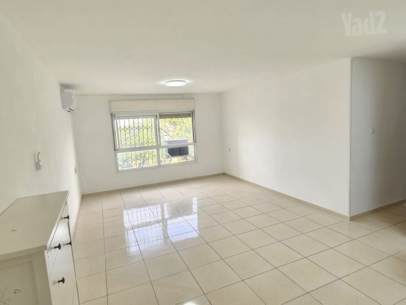 תמונה מיד2 – 4 חדרים • 4,100 ₪, רמב"ם 26, כוכב הצפון, אשקלון (1)