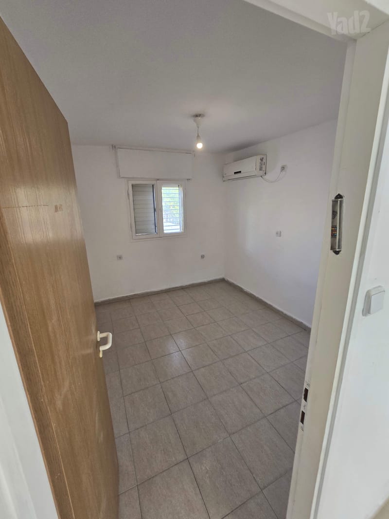 Photo from Yad2 – 3 Rooms • ₪4,000, יוסף אהרונוביץ' 73, Shikun Vatikim, Holon (1)