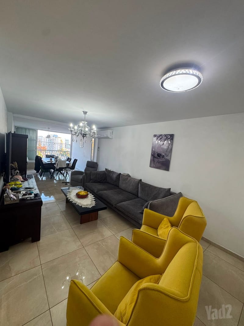 תמונה מיד2 – 4 חדרים • 6,900 ₪, נווה ברבור, כפר שלם מערב, תל אביב (1)