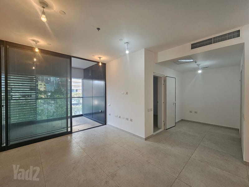 תמונה מיד2 – 2 חדרים • 8,200 ₪, פרויקט EAST, נחלת יצחק, תל אביב (1)
