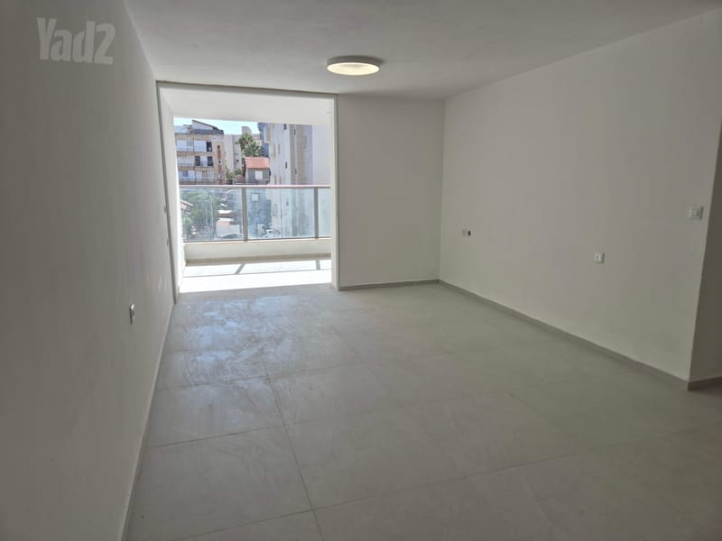 תמונה מיד2 – 4 חדרים • 6,700 ₪, אברבנאל 14, רמב"ם, ראשון לציון (1)