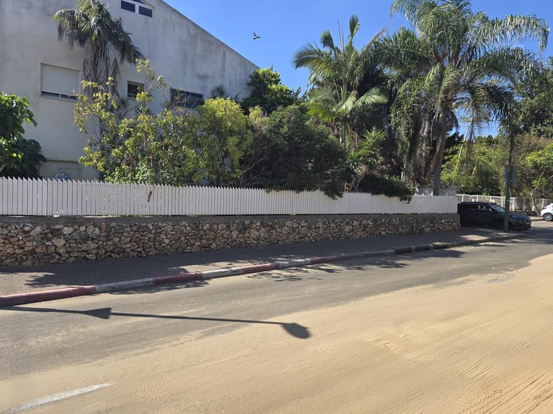 תמונה מיד2 – 4 חדרים • 4,190,000 ₪, נווה עמל, הרצליה (1)