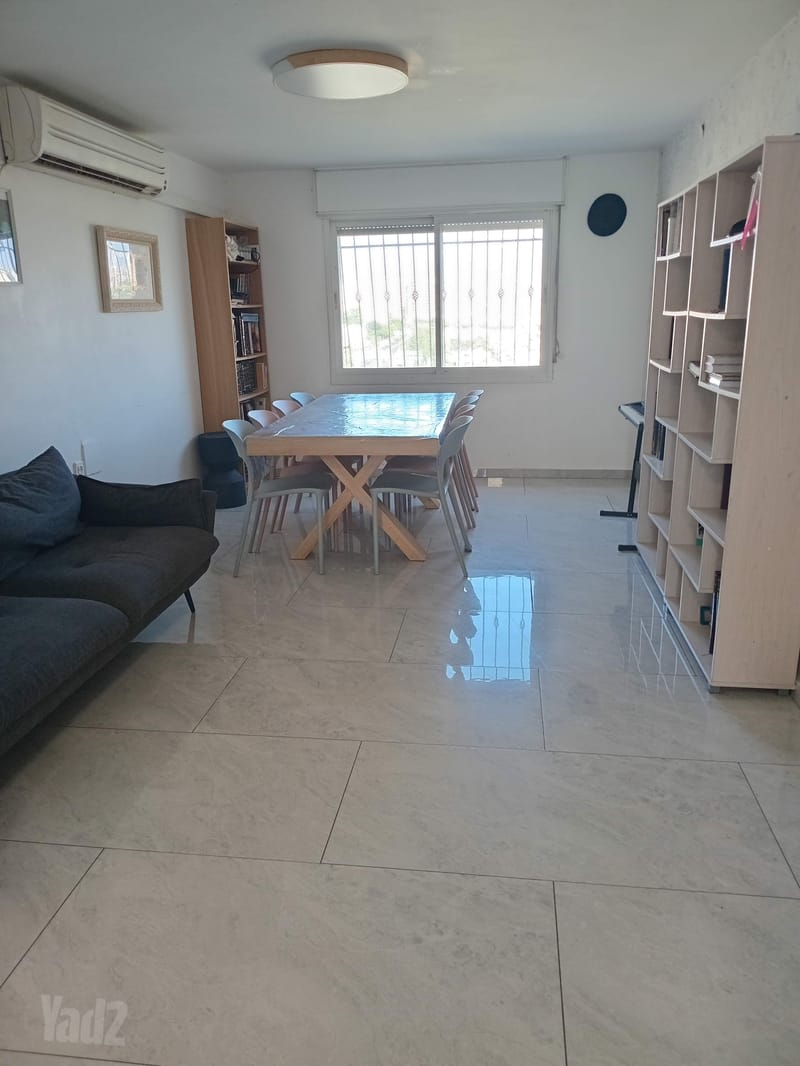 תמונה מיד2 – 5.5 חדרים • 10,400 ₪, גואטמלה 23, קריית היובל, ירושלים (1)