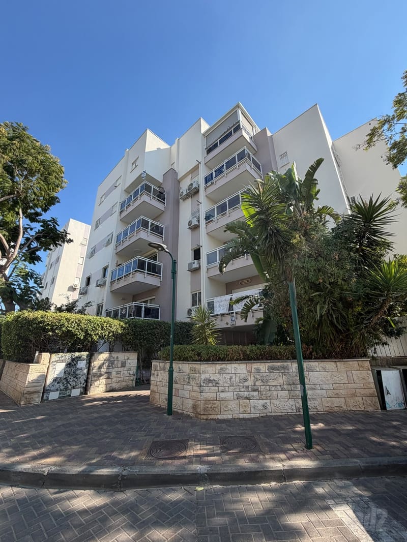 תמונה מיד2 – 4.5 חדרים • 6,200 ₪, השומר 16, קריון פרפר, קריית ביאליק (1)