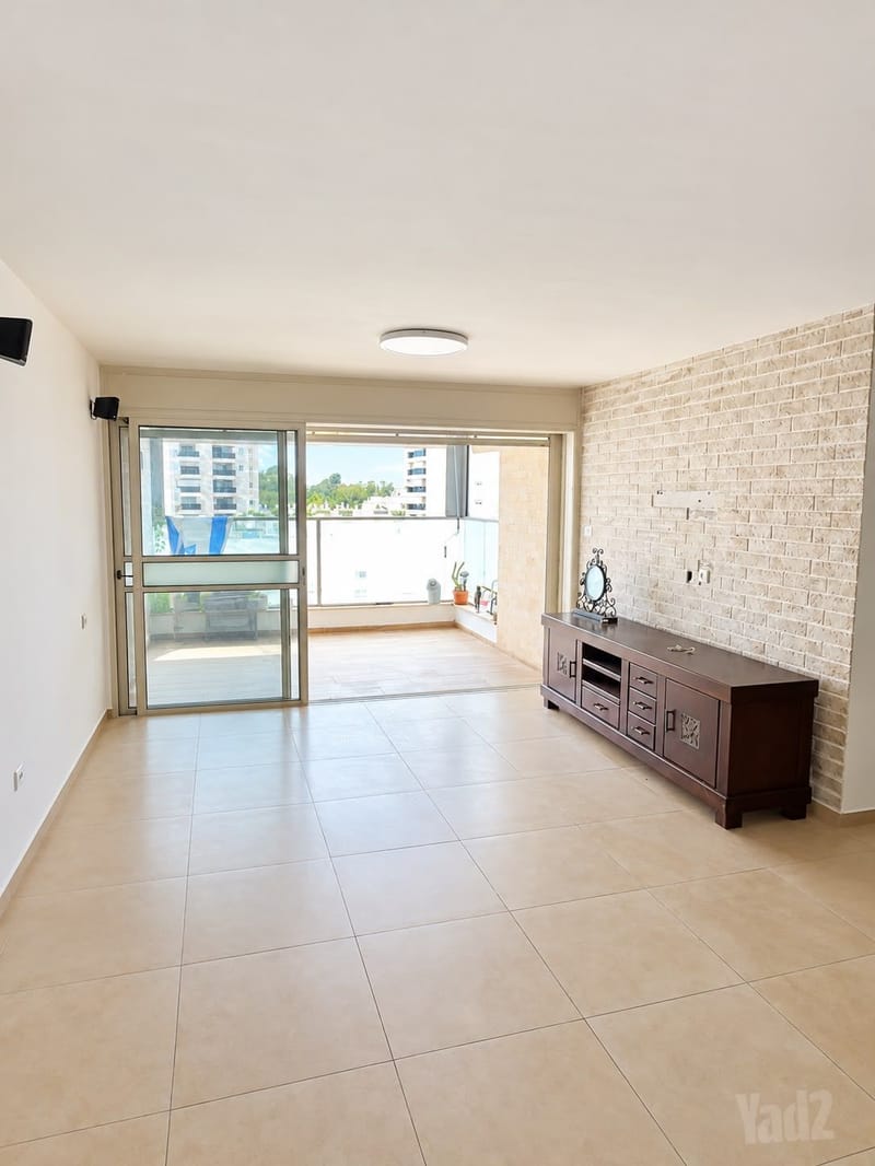 תמונה מיד2 – 4 חדרים • 7,300 ₪, יעקב סלע 4, ניר אביב, תל אביב (1)
