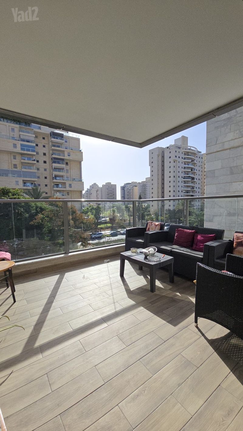 תמונה מיד2 – 5 חדרים • 8,400 ₪, פנחס אילון, קריית אילון , חולון (1)