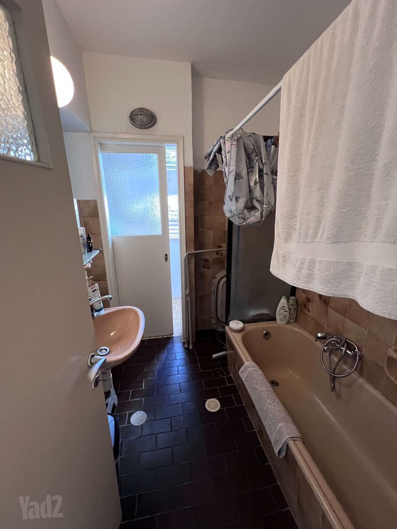 Photo from Yad2 – 4 Rooms • ₪6,000, תפארת ישראל 1, Shikun Mizrahi, Ramat Gan (1)
