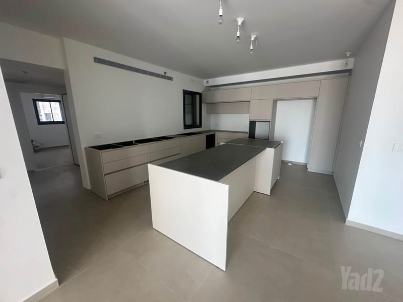 Photo from Yad2 – 5 Rooms • ₪8,000, מניה שוחט 7, Neve Ayalon, Or Yehuda (1)