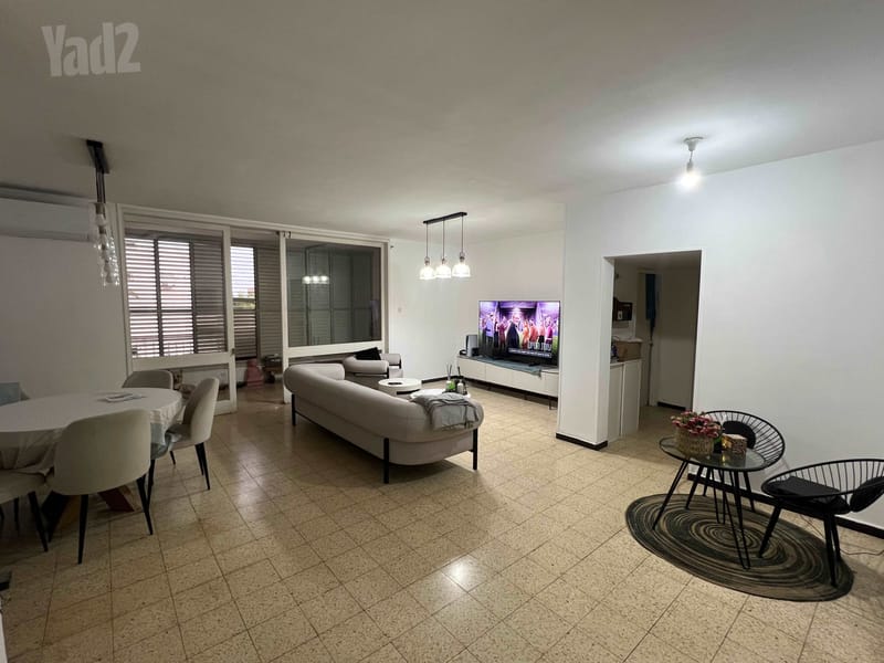 תמונה מיד2 – 3.5 חדרים עם שותפים • 3,000 ₪, סוקולוב 70, הדר, רמת השרון (1)